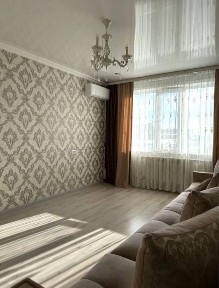 Продається 2-кімнатна квартира на проспекті Червоної Калини