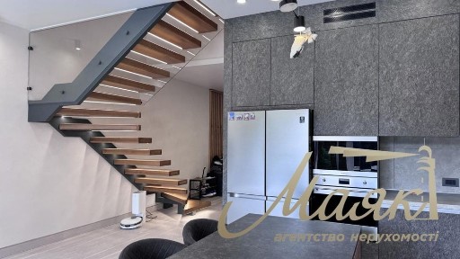 Таунхаус в центре города с паркоместами!