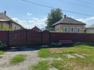 Будинок поруч із центром с. Піщане