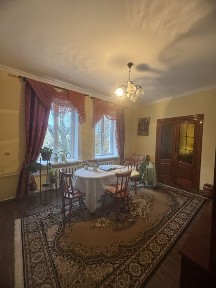 Продаж трикімнатної квартири