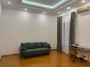 Івана Франка оренда чудової 1-но кім центр метро