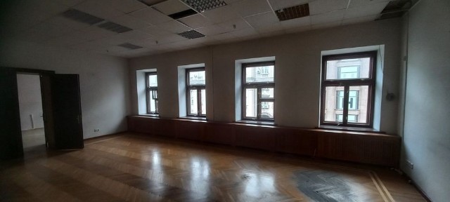 Свет не отключают. Аренда под офис, салон, шоу-рум - 108 м. кв., в центре