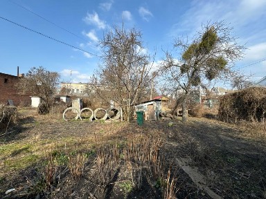 Продаж фасадного приміщення та 13 соток землі в Житомирі