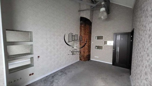 Оренда 5-ти кімнатної квартири в центрі міста.