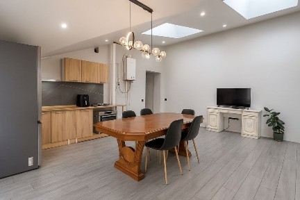 Продається простора та затишна 2-к квартира з ремонтом, Ворзель-Буча