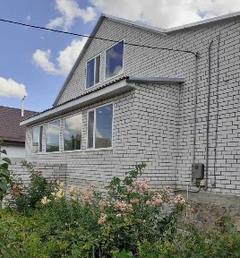 Продаж 2 поверхового будинку з гаражем та ділянкою 10 соток