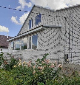 Продаж 2 поверхового будинку з гаражем та ділянкою 10 соток