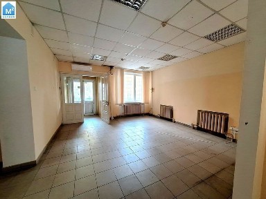 Фасадна комерція 202,5 кв. м., 1 поверх, окремий вхід