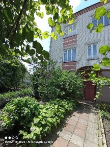 Просторий будинок для великої родини.