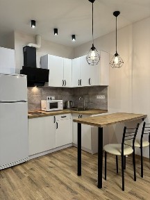 Гарна затишна квартира поруч із ст. Караваєві Дачі