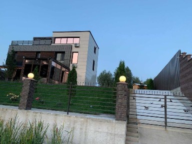 Будинок 3-поверховий