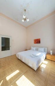 Роздільна 2 кімнатна, центр, Хрещатик