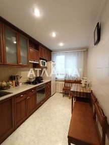 3-х кімнатна, 1 поверх, Майдан