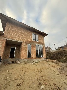 Продам будинок з гаражем в Білій Криниці за Караваном