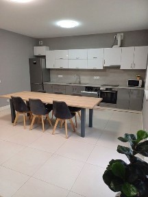 Здам танхаус з бомбосховищем, терасою, паркомісцем