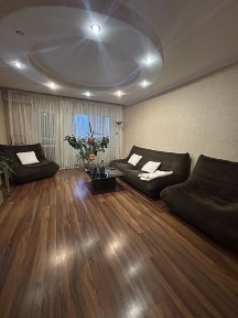 Продаж 4 кімнатної квартири. вул Незалежеості