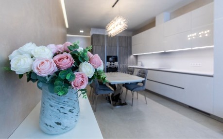 Коновальца 34а, Аристократ, Печерск