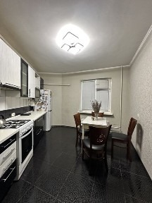 Продам 2 кімнатну квартиру. Таращанська 161