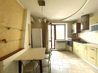 Продам 3-ком. квартиру с ГАЗОМ для большой семьи на ул. Дюковской