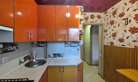 Продаж квартири з капітальним ремонтом, другий поверх