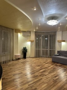 Здається в самому центрі міста велика квартира для сімʼі