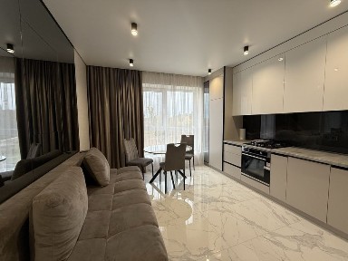 Оренда розкішної квартири з виглядом на озеро