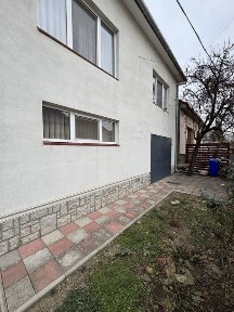 Оренда будинку неподалік центру.