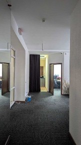 Оренда офісу в самому центрі. На першому поверсі. Світло не вимикають.