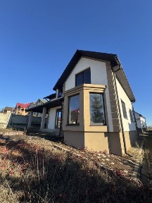 Будинок в селі Великий Кучурів