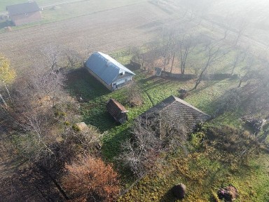 Будинок і земельною ділянкою