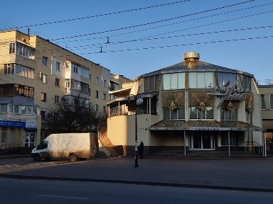 Продам 3 кімнатну квартиру по вул. Соборності, код: 956