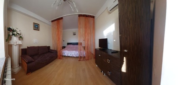 Вільна однокімнатна квартира на Оболоні! Погодинно, подобово.