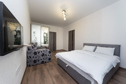 Київ, Дарницький, вулиця Олени Пчілки 7