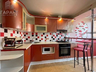 Продам 2-х рівневу квартиру в новобудові біля СНАУ.