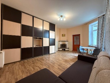 1-кімнатна квартира з власним опаленням! Центр вул. Степана Бандери