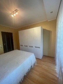 Здається 3 кімнатна квартира