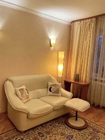 2к квартира, вул. О. Тихого, 80/17, з меблями, 2 поверх, вікна у двір