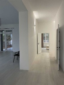 Будинок в сосновому лісі