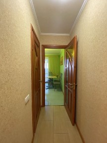 Здається 2 кімнатна з автономним опаленням.