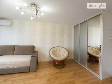 вулиця Космонавта Поповича, мікрорайон Лісовий Масив, район Деснянський, Київ, вул. Космонавта Поповича 8 • ID 33713243