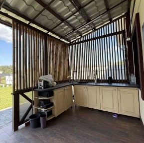 У продажу сучасний будинок