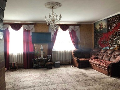 Червоний шлях, у продажу трьох поверховий будинок