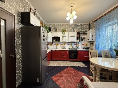 Велика 2 к квартира з підвалом, гардеробною, кладовою. Гостомель парк