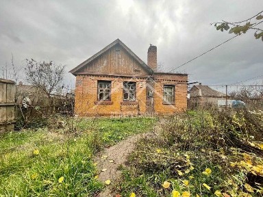 Продаж будинку з гаражем у ЦМ районі (карнаватка)