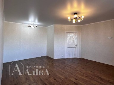 Продам 1-кімнатну квартиру в новобудові з ремонтом