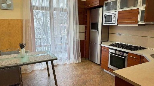 Пропозиція оренди великої двохрівневої квартири на вул. Коновальця