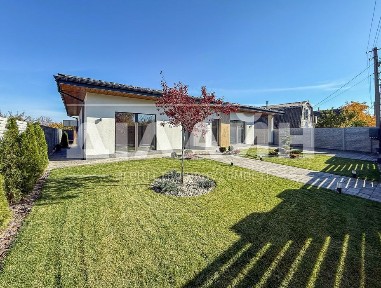 Новий казковий будиночок в гарному районі