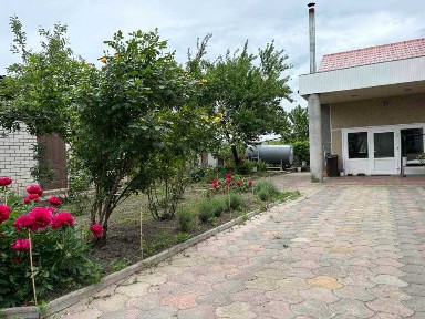 Затишний будинок з більярдною, сауною, садом та квітником, біля лісу!