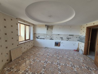 Продається 4 кімнатна квартира в тихому центрі