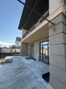 Продається котедж з власним двором р-н Кварц